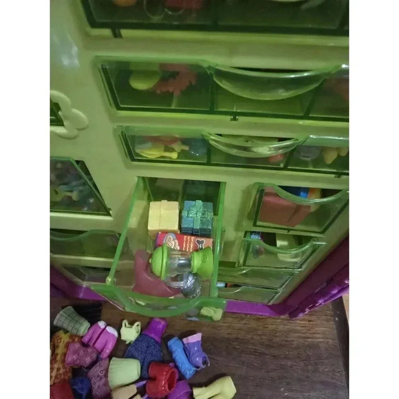 Polly Pocket - Massive Lot Of Dolls Clothing, Pets, and Accessories- Vintage - Picture 14 of 16